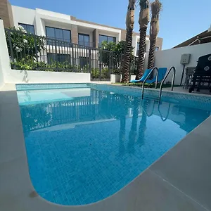 cheerful-villa-with-access-to-pool-and-beach.dubaihotelsoffers.com/